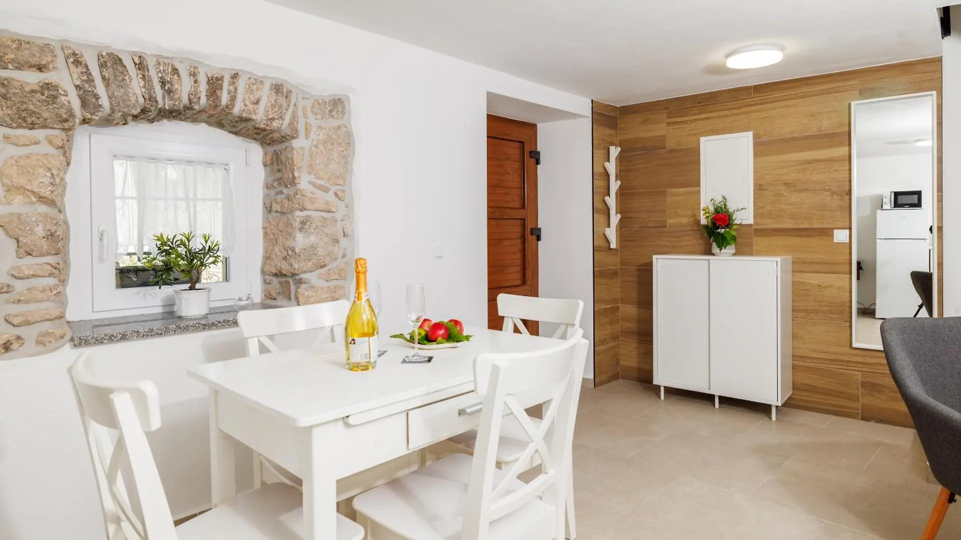 Holliday House Smokvica location